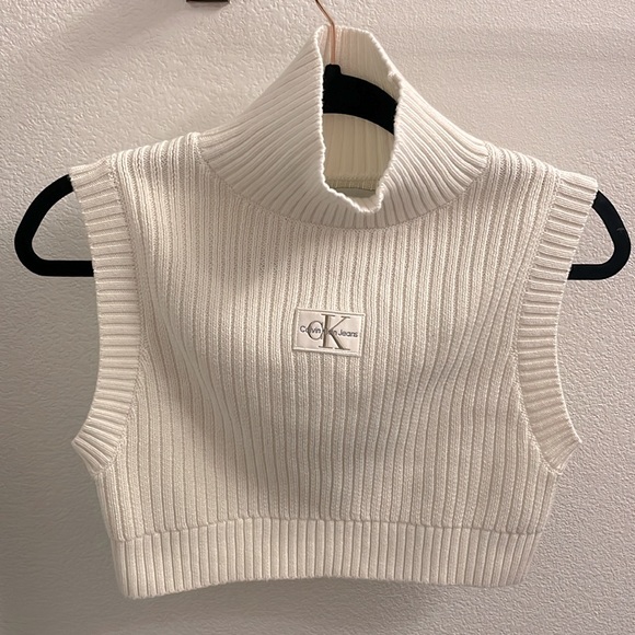 Calvin Klein Cropped Turtleneck Sweater Vest - Picture 5 of 9